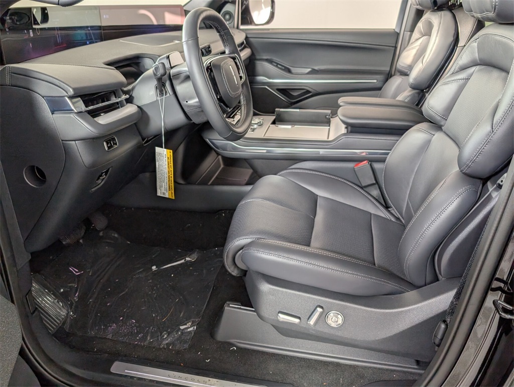 new 2025 Lincoln Navigator car, priced at $105,803