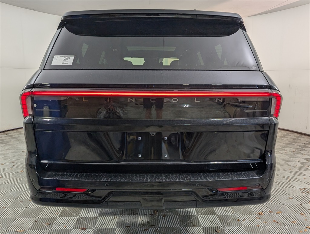 new 2025 Lincoln Navigator car, priced at $105,803