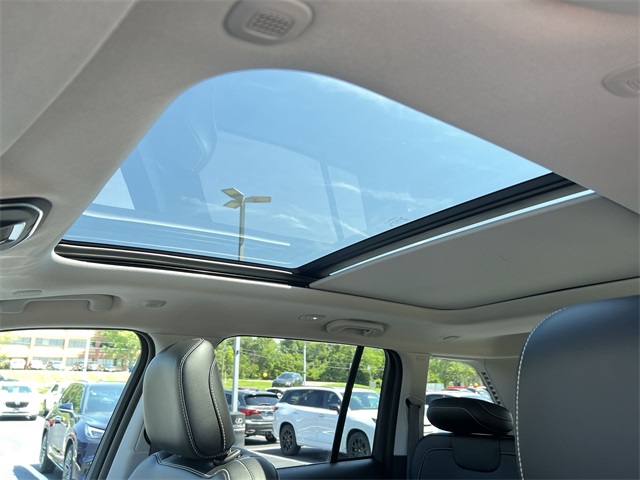 used 2024 Jeep Grand Cherokee car, priced at $38,930