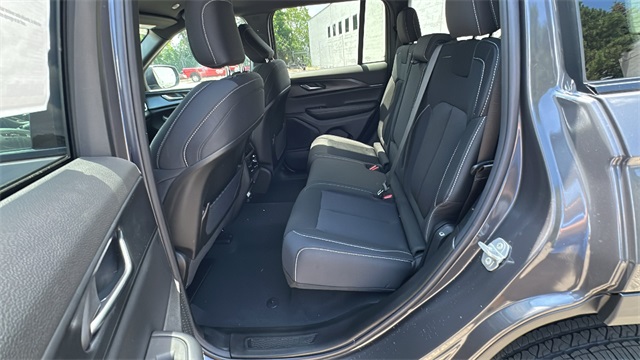 new 2025 Jeep Grand Cherokee car, priced at $42,179