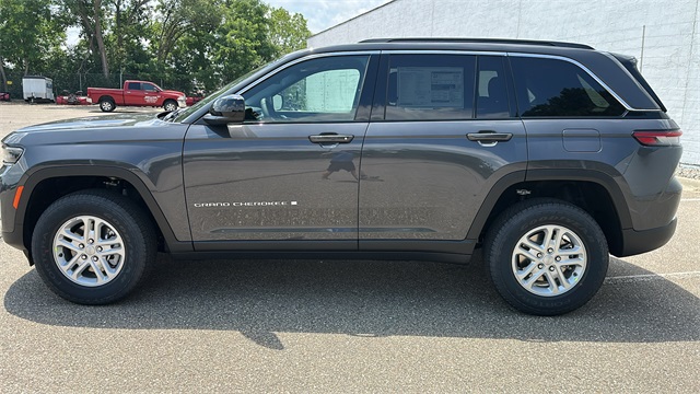 new 2025 Jeep Grand Cherokee car, priced at $42,179