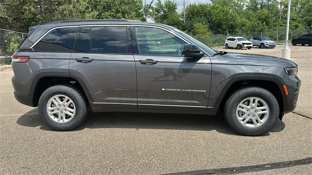 new 2025 Jeep Grand Cherokee car, priced at $42,179