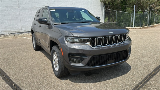 new 2025 Jeep Grand Cherokee car, priced at $42,179
