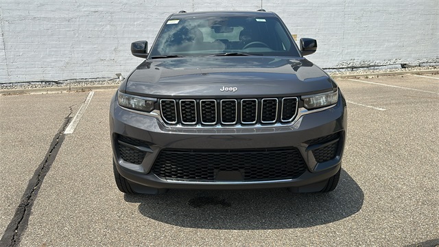 new 2025 Jeep Grand Cherokee car, priced at $42,179