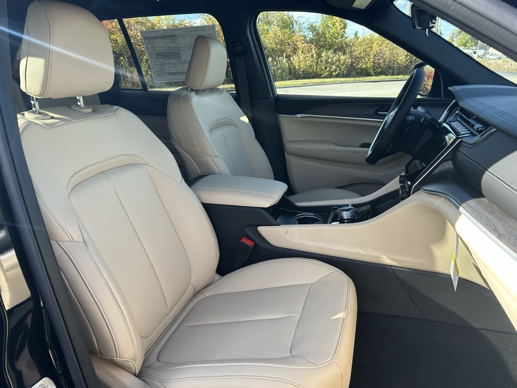 new 2025 Jeep Grand Cherokee car, priced at $50,485