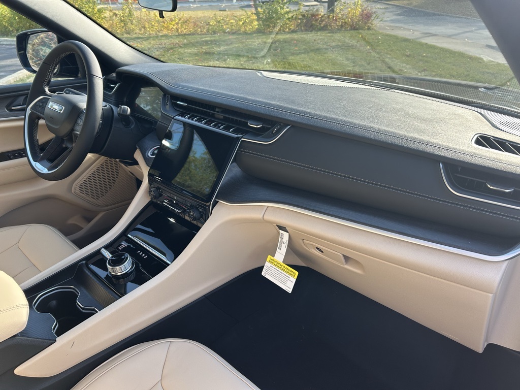 new 2025 Jeep Grand Cherokee car, priced at $50,485