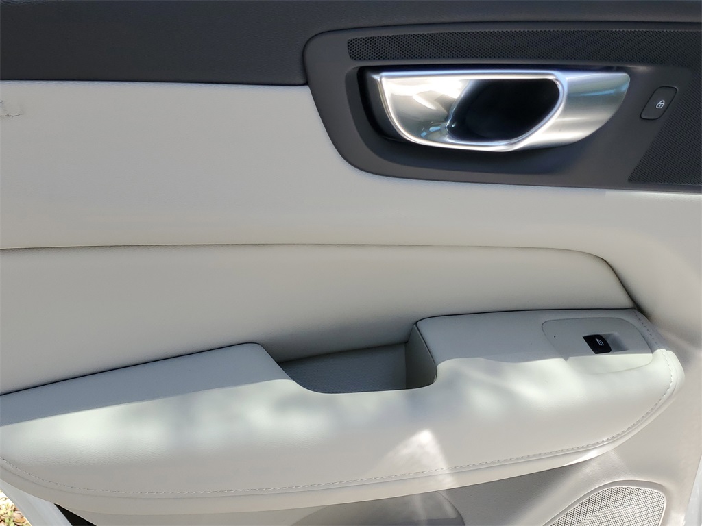 used 2023 Volvo XC60 car, priced at $32,594