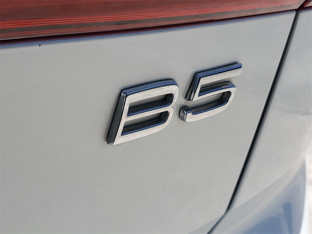used 2023 Volvo XC60 car, priced at $32,594