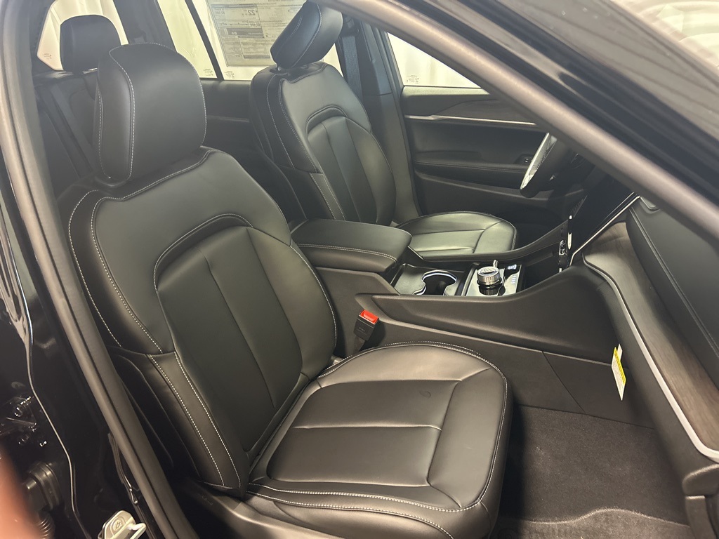 new 2025 Jeep Grand Cherokee car, priced at $43,249