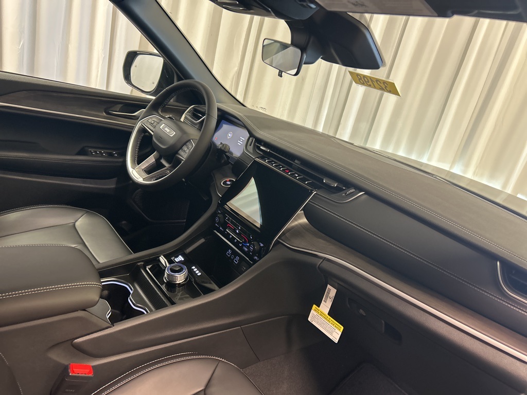 new 2025 Jeep Grand Cherokee car, priced at $43,249