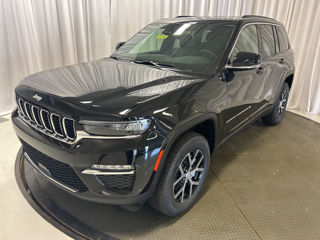 new 2025 Jeep Grand Cherokee car, priced at $43,249