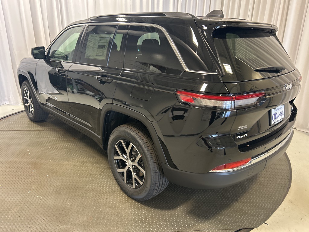 new 2025 Jeep Grand Cherokee car, priced at $43,249