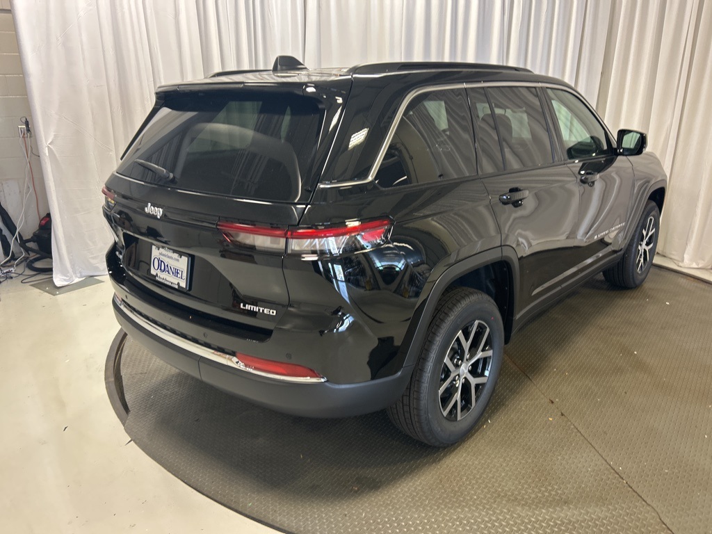 new 2025 Jeep Grand Cherokee car, priced at $43,249