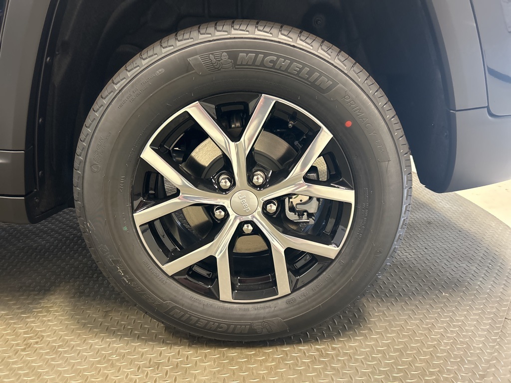 new 2025 Jeep Grand Cherokee car, priced at $43,249