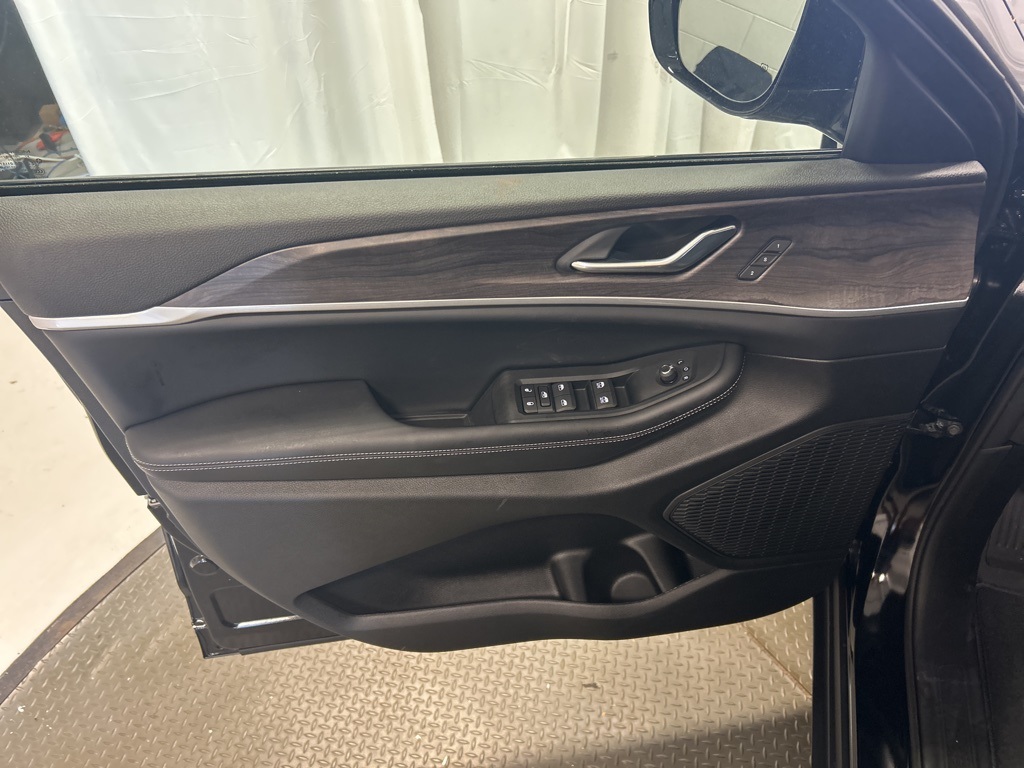 new 2025 Jeep Grand Cherokee car, priced at $43,249