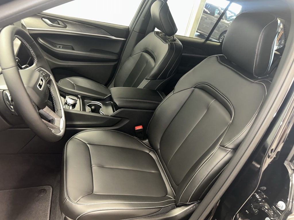 new 2025 Jeep Grand Cherokee car, priced at $43,249