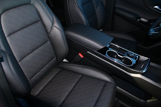 new 2026 Chevrolet Equinox car, priced at $33,490