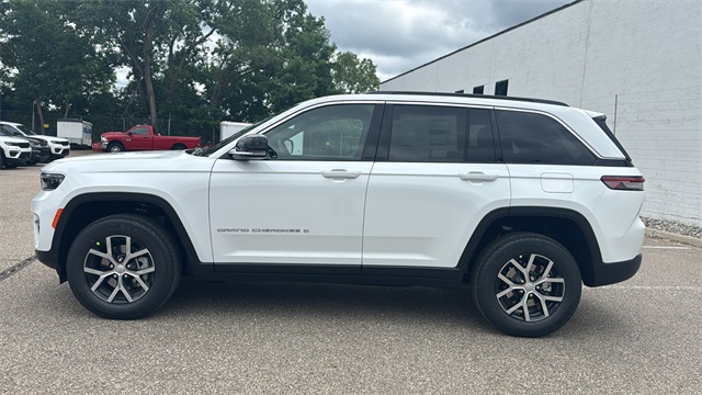 new 2025 Jeep Grand Cherokee car, priced at $45,381
