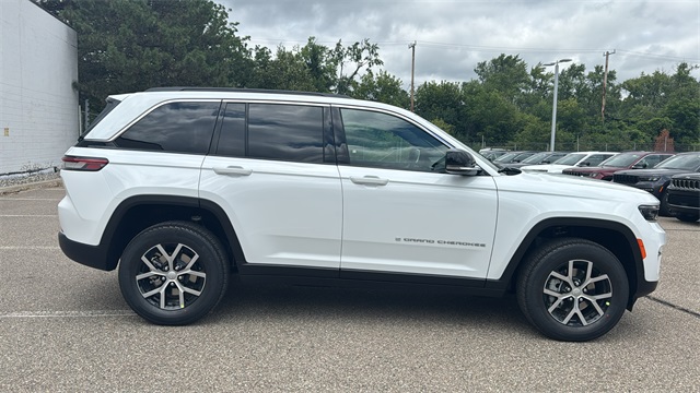 new 2025 Jeep Grand Cherokee car, priced at $45,381