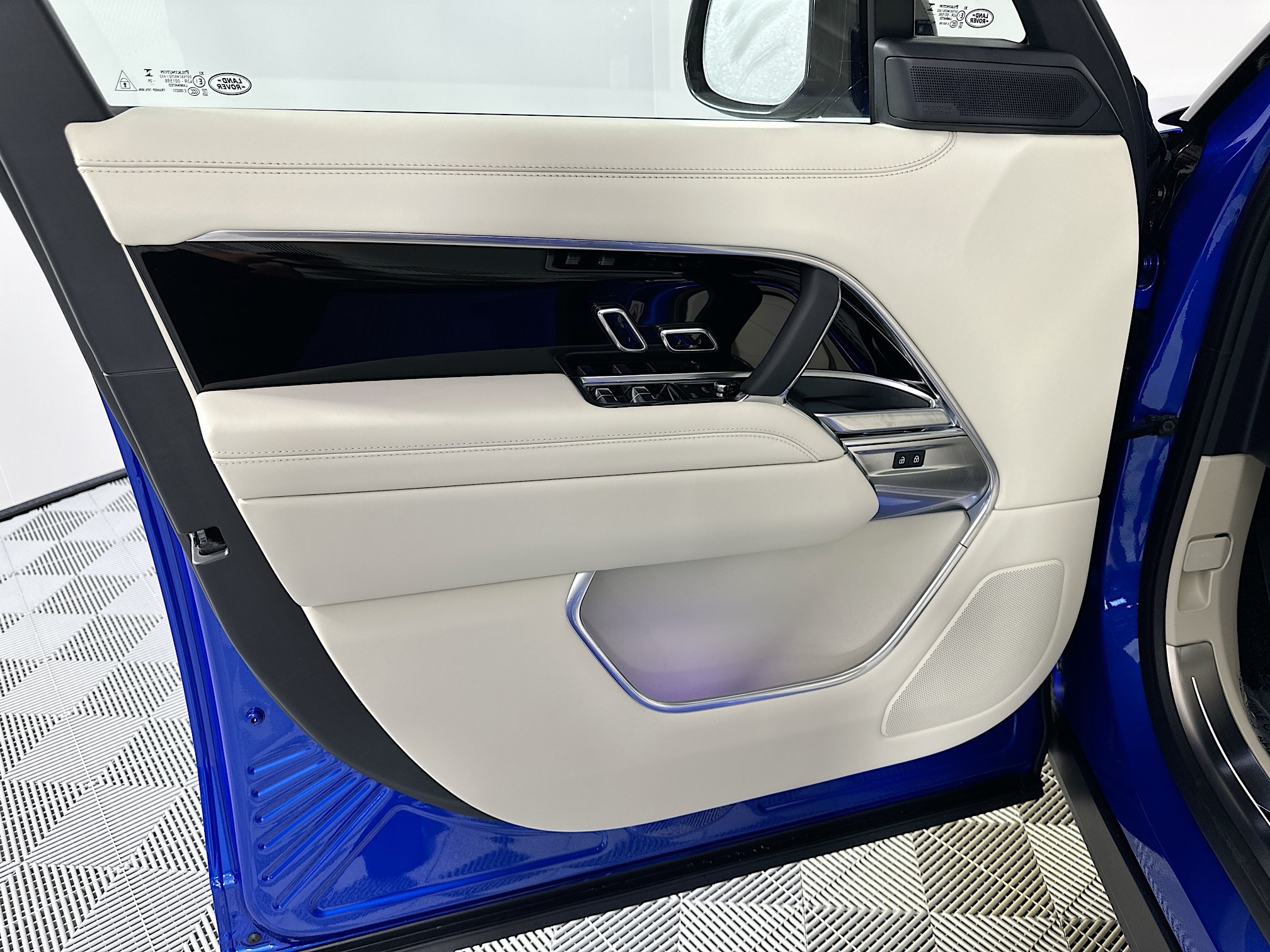 new 2025 Land Rover Range Rover car, priced at $162,380