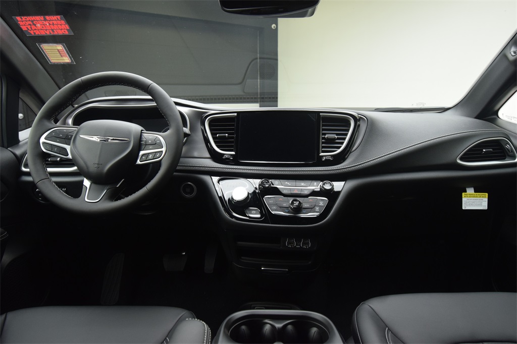 new 2025 Chrysler Pacifica car, priced at $43,243
