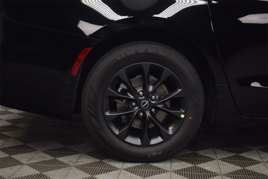 new 2025 Chrysler Pacifica car, priced at $43,243