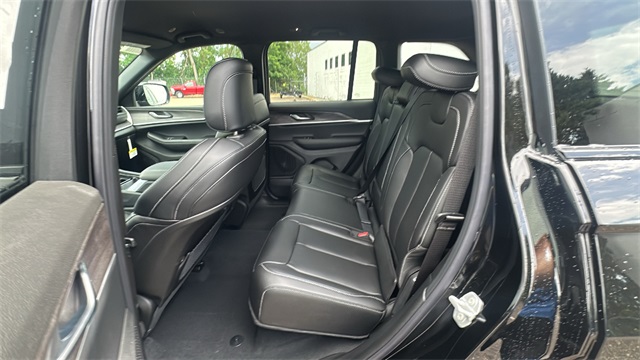 new 2025 Jeep Grand Cherokee car, priced at $48,340