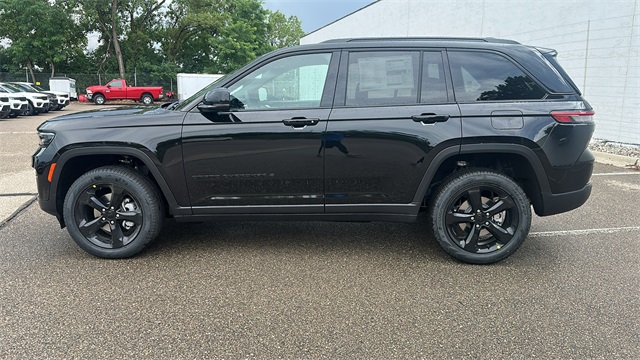 new 2025 Jeep Grand Cherokee car, priced at $48,340
