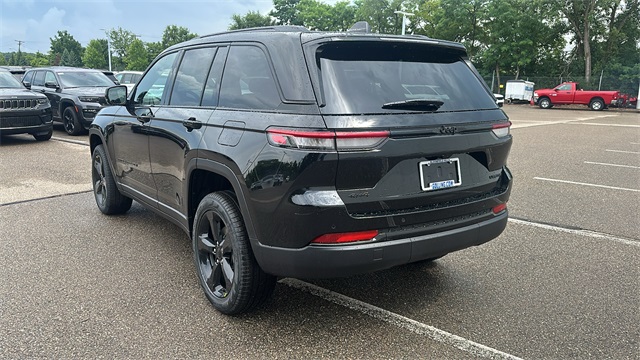 new 2025 Jeep Grand Cherokee car, priced at $48,340