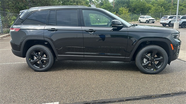 new 2025 Jeep Grand Cherokee car, priced at $48,340