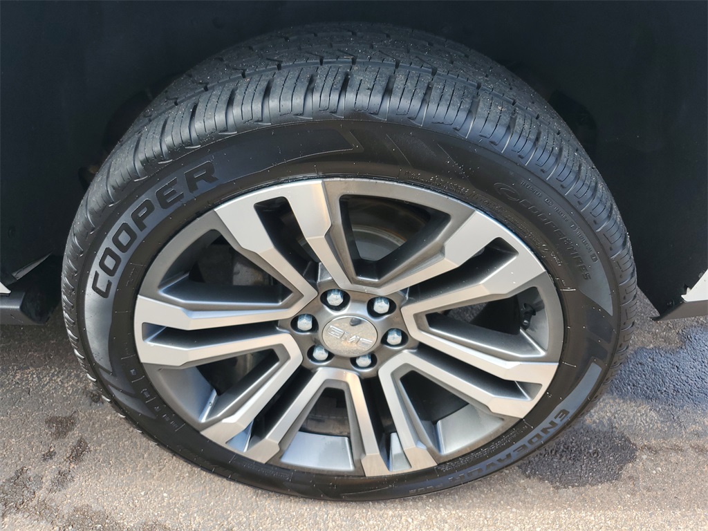 used 2018 GMC Yukon car, priced at $28,550