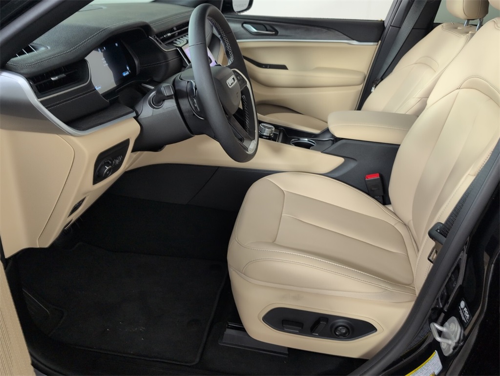 new 2025 Jeep Grand Cherokee car