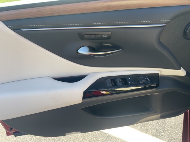 new 2025 Lexus ES car, priced at $50,809