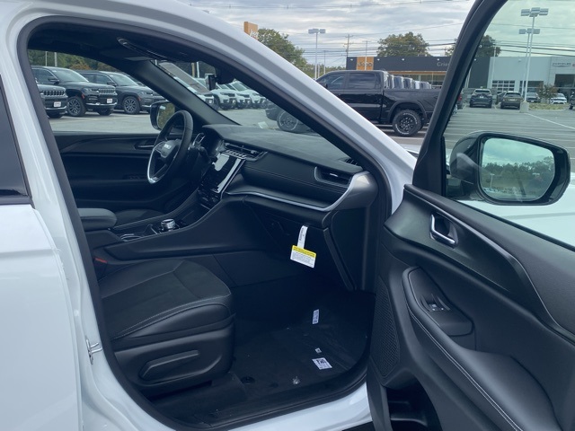 new 2025 Jeep Grand Cherokee L car, priced at $39,908