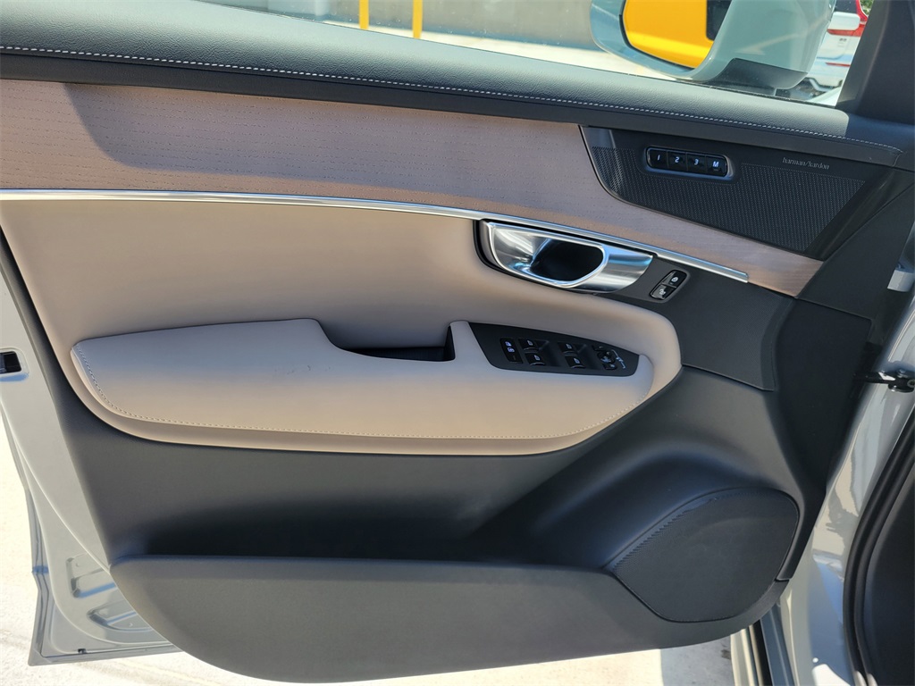 new 2026 Volvo XC90 Plug-In Hybrid car, priced at $81,875