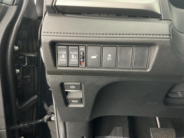 used 2025 Honda Odyssey car, priced at $39,895