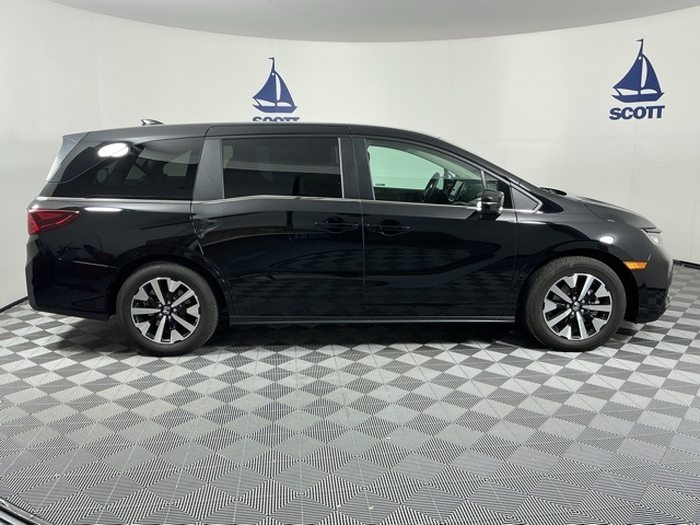 used 2025 Honda Odyssey car, priced at $39,895