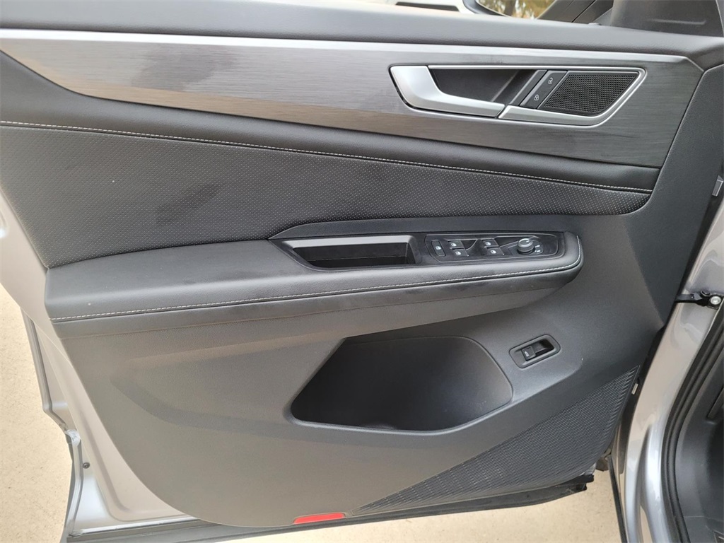 used 2025 Volkswagen Atlas Cross Sport car, priced at $35,900