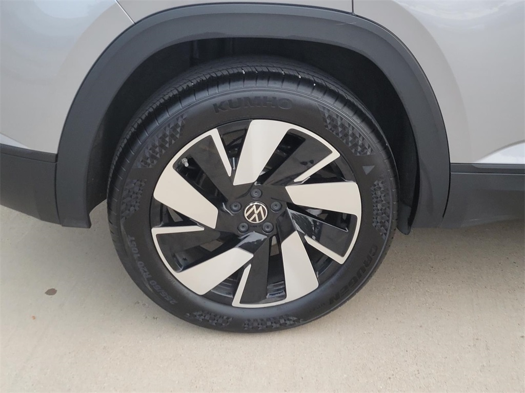 used 2025 Volkswagen Atlas Cross Sport car, priced at $35,900