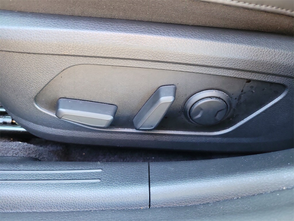 used 2025 Kia K5 car, priced at $29,998