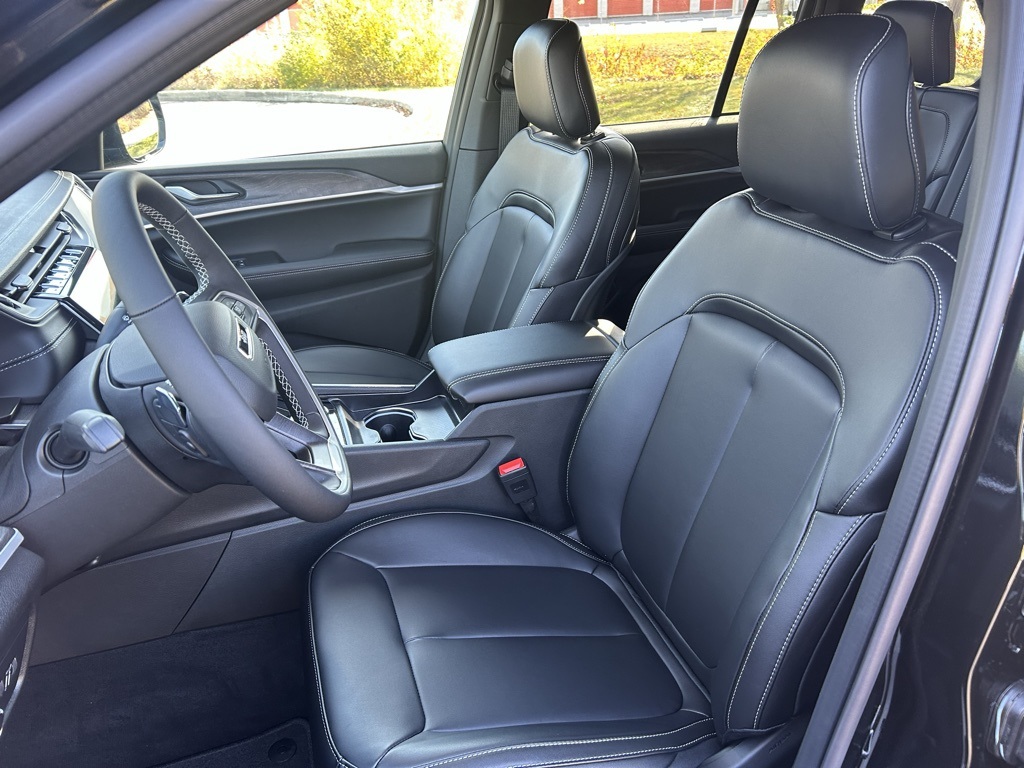 new 2025 Jeep Grand Cherokee car, priced at $51,485