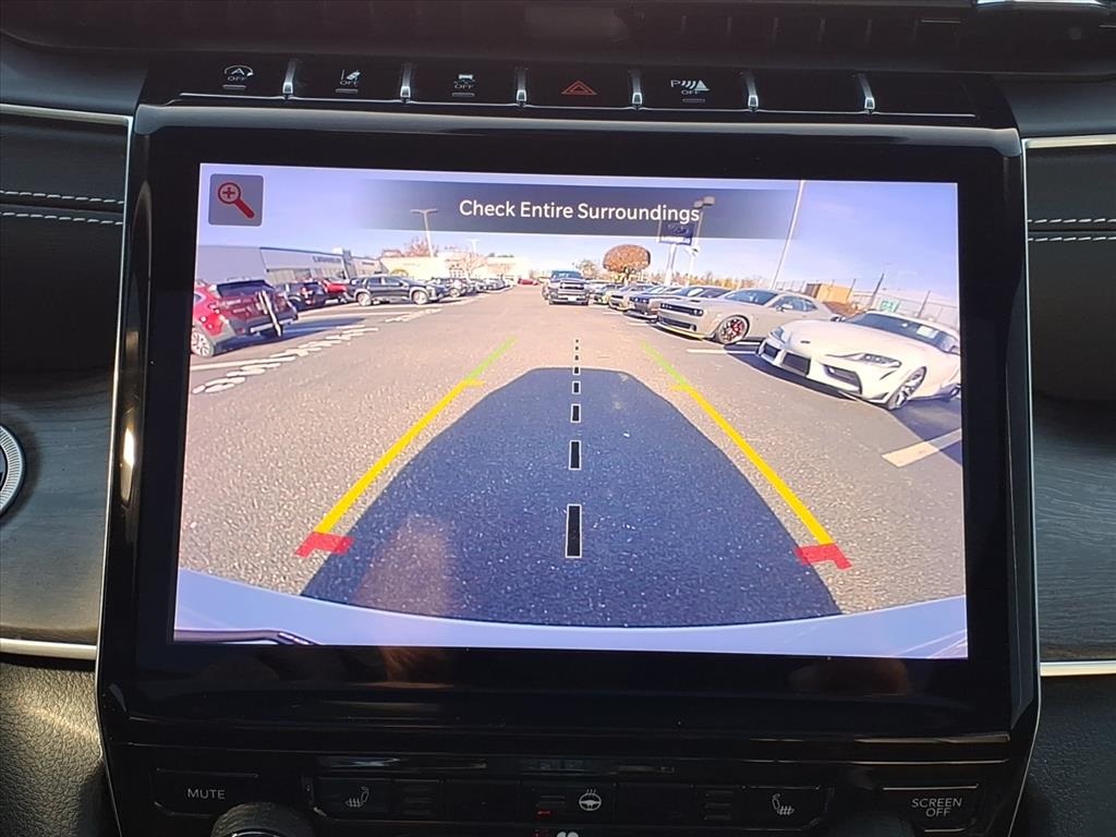 used 2024 Jeep Grand Cherokee car, priced at $32,900