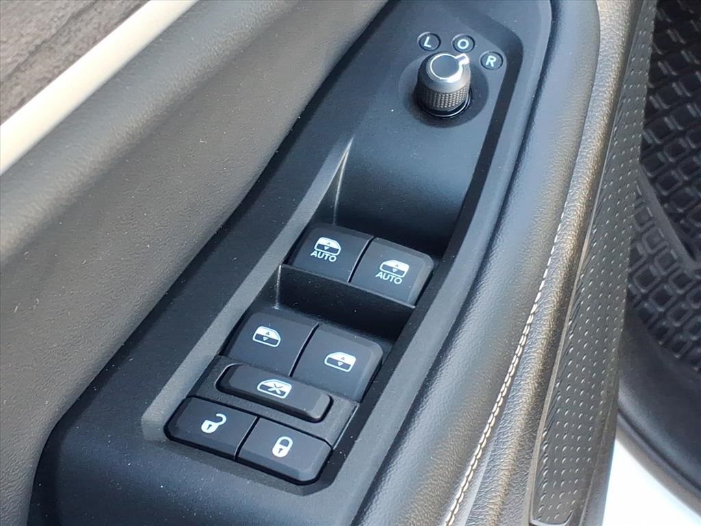 used 2024 Jeep Grand Cherokee car, priced at $32,900