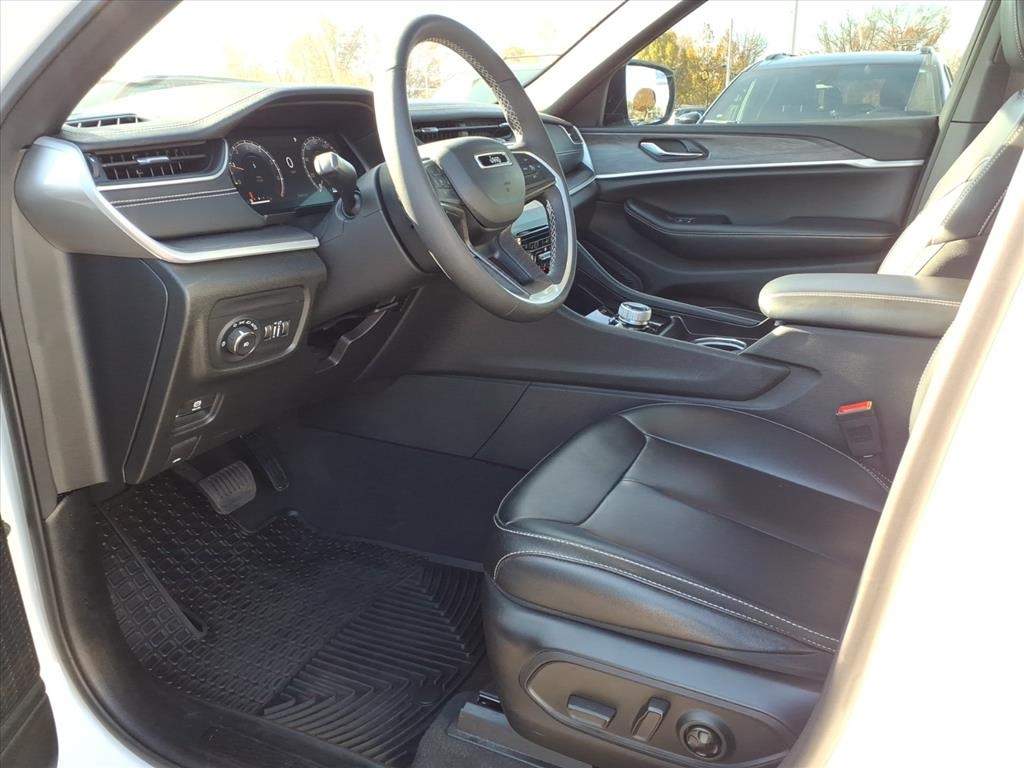 used 2024 Jeep Grand Cherokee car, priced at $32,900