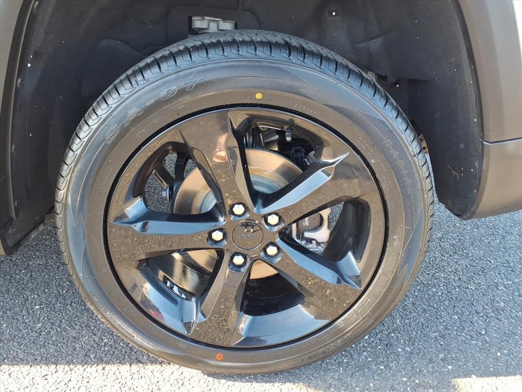 used 2024 Jeep Grand Cherokee car, priced at $32,900