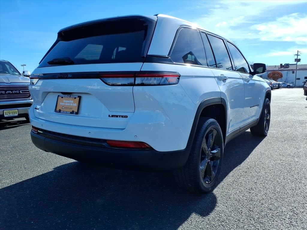 used 2024 Jeep Grand Cherokee car, priced at $32,900