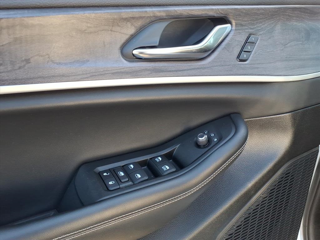 used 2024 Jeep Grand Cherokee car, priced at $32,900