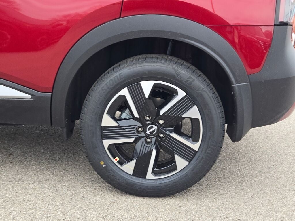 new 2025 Nissan Kicks car, priced at $27,530