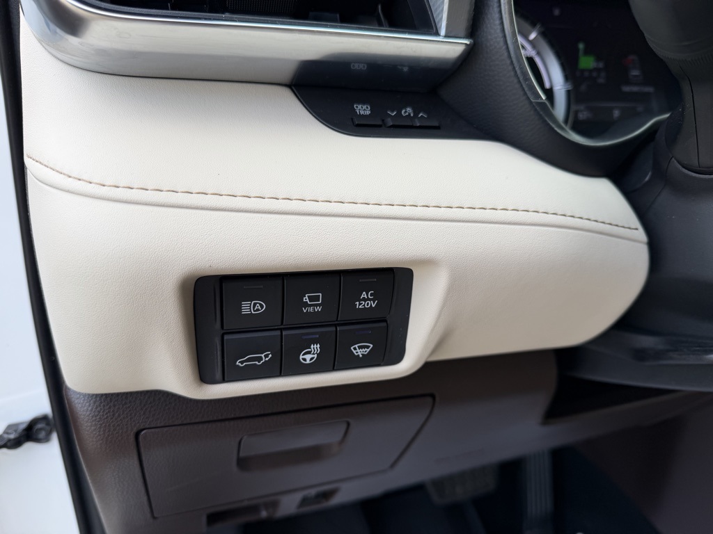 used 2021 Toyota Highlander Hybrid car, priced at $40,903