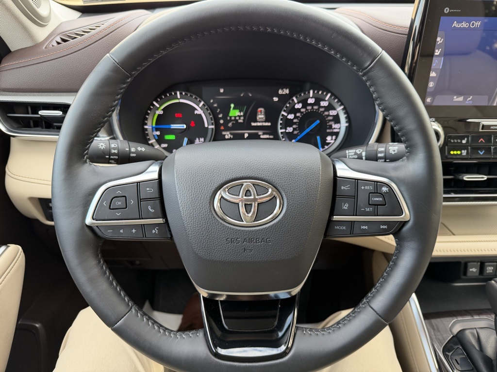 used 2021 Toyota Highlander Hybrid car, priced at $40,903